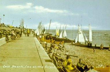 1090 Lee-on-the-Solent East beach Sailing and beechactivities 1950 postcard - Gosport Society