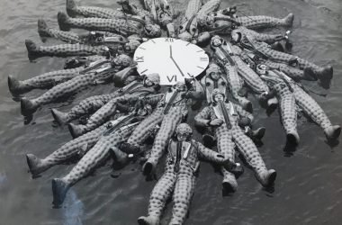 Commencement of trials to assessed the survivability of the latest submarine escape suit – Early 80s – David White Commencement of trials to assessed the survivability of the latest submarine escape suit - Early 80s - David White