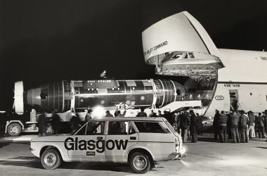 DSVR-2 Avalon unloading at Glasgow Prestwick airport from Galaxy aircraft May 1979 - Brian Wood