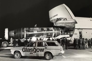 DSVR-2 Avalon unloading at Glasgow Prestwick airport from Galaxy aircraft May 1979 – Brian Wood DSVR-2 Avalon unloading at Glasgow Prestwick airport from Galaxy aircraft May 1979 - Brian Wood